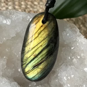 Pendentif Labradorite sur cordon N114