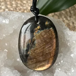 Pendentif Labradorite sur cordon N115