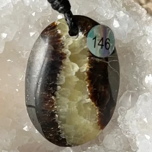 Pendentif Septaria sur cordon réglable N.146