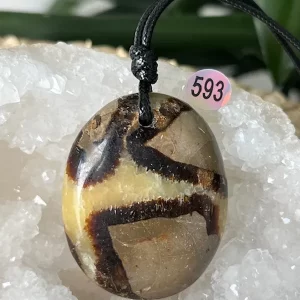 Pendentif Septaria sur cordon réglable N.593